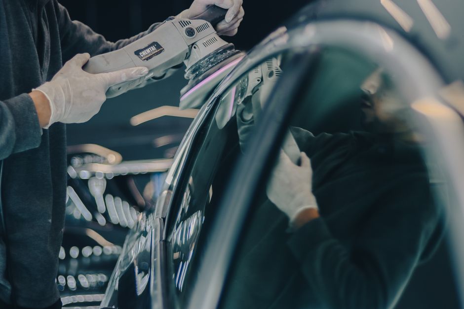 Using a polishing machine on car exterior paint